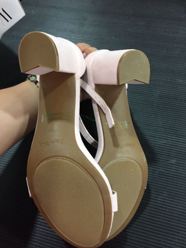 Photo 2 of DREAM PAIRS WOMEN'S CHUNK LOW HEEL PUMP SANDALS 9