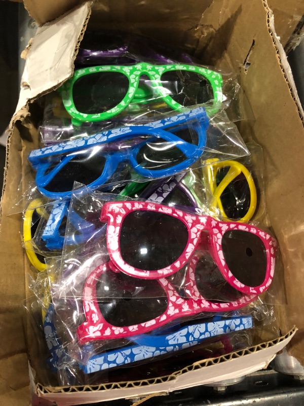 Photo 2 of Bulk Kids Hibiscus Sunglasses Party Favors - Favorite Luau Party and Pool Party Favors- Bulk Party Set of 25
PREVIOUSLY OPENED MISSING ONE PAIR