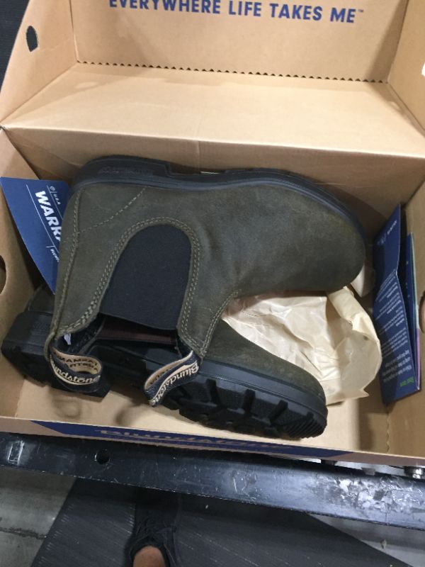 Photo 4 of Blundstone BOYS Chelsea Boot
SIZE 4.5
DARL OLIVE GREEN