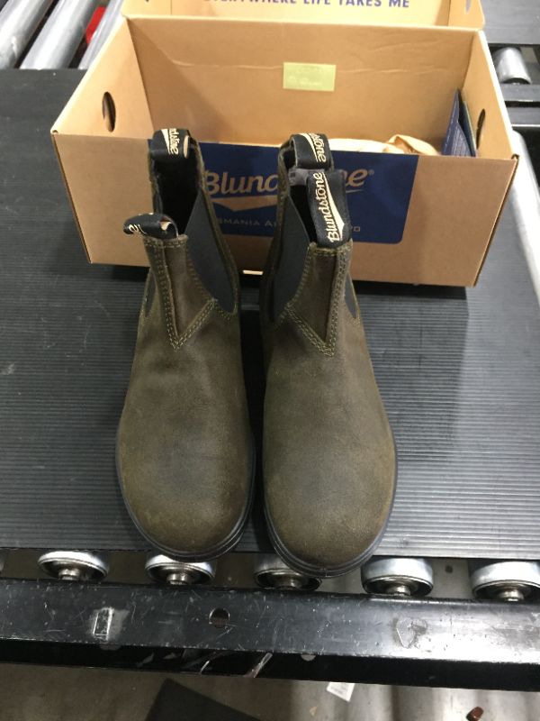 Photo 2 of Blundstone BOYS Chelsea Boot
SIZE 4.5
DARL OLIVE GREEN