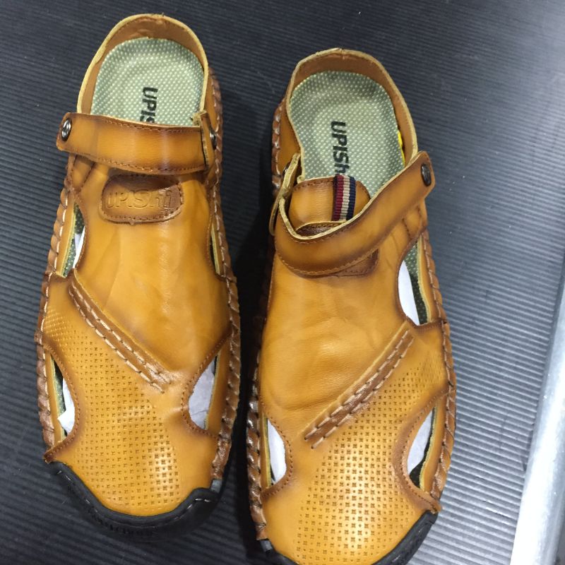 Photo 1 of MENS SHOES
SIZE 12M