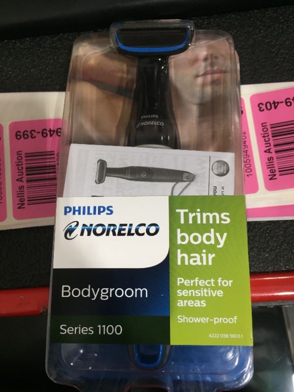 Photo 2 of Philips Norelco Bodygroom Series 1100, Showerproof Body Hair Trimmer and Groomer for Men, BG1026/60
