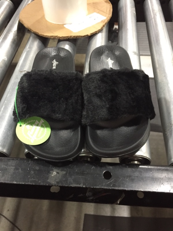 Photo 1 of Black Slides. Size 5-6