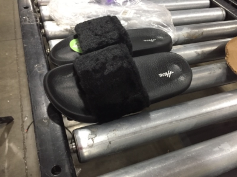 Photo 2 of Black Slides. Size 5-6