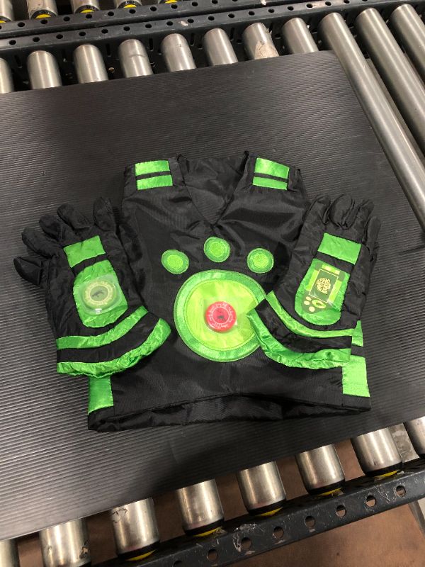 Photo 2 of Wild Kratts Creature Power Suit - Chris - Size 4-6X - Includes Vest, Gloves and 2 Power Discs - for Dress Up, Pretend Play and Halloween - Ages 3+
