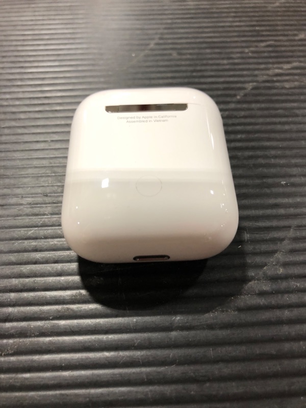 Photo 6 of Apple AirPods (2nd Generation) with Charging Case