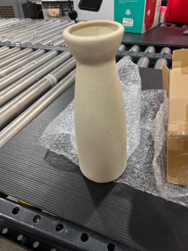 Photo 1 of Ceramic Hollow Vase?White Ceramic Vase for Pampas Grass, Modern Decorative Flower Vase?Modern Boho Home Decor Style, Suitable for Weddings, Kitchens,Dried Flowers, Gifts 