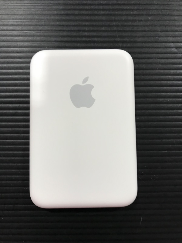 Photo 8 of Apple MagSafe Battery Pack [White]