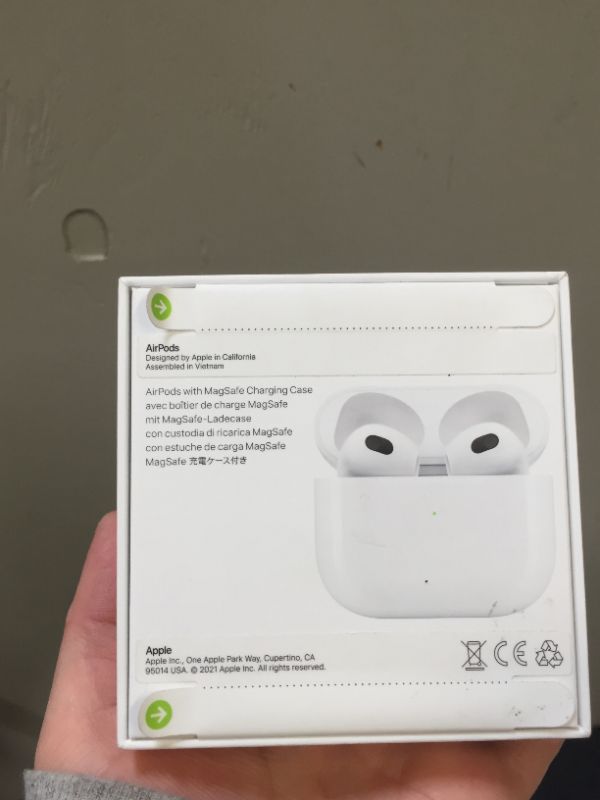 Photo 4 of AirPods (3rd generation)
(factory sealed) (serial number was peeled off)