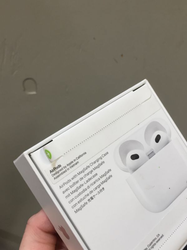 Photo 5 of AirPods (3rd generation)
(factory sealed) (serial number was peeled off)