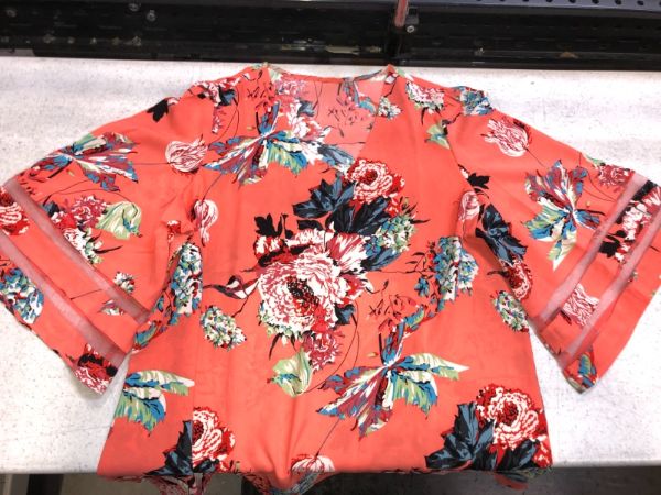 Photo 1 of WOMENS SHORT SLEEVE BLOUSE, ORANGE FLORAL WITH FLARE SLEEVES
SIZE XL
