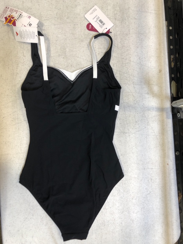 Photo 1 of Arena Women's 001428 Therese Wing Back
SIZE 36