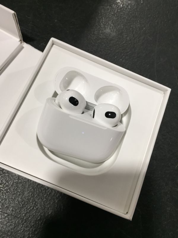 Photo 3 of Apple AirPods (3rd Generation)
