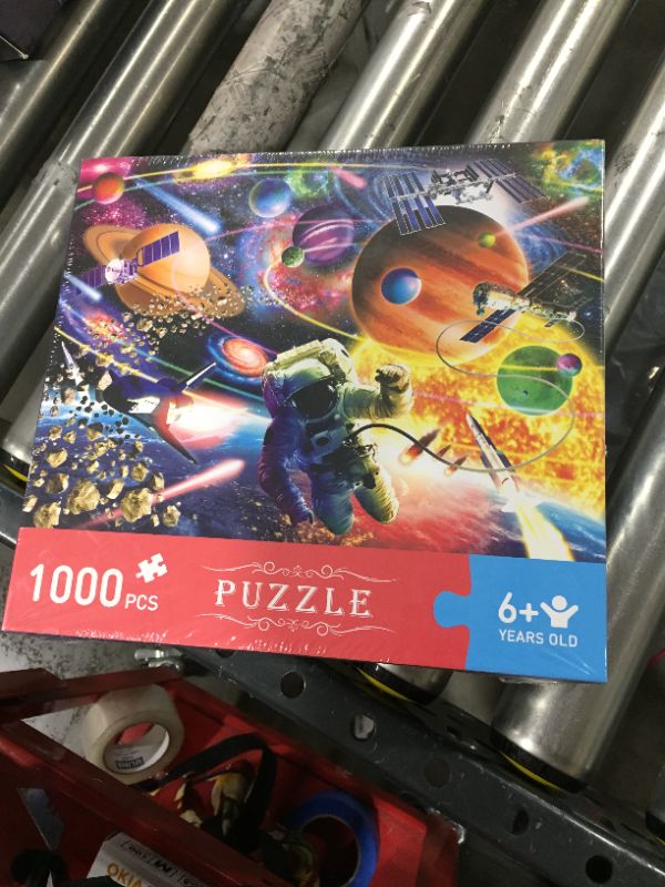 Photo 1 of 1000 PCS astronaut puzzle 