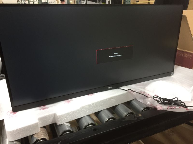 Photo 2 of LG 29WP60G-B UltraWide Monitor 29" 21:9 FHD (2560 x 1080) IPS Display, sRGB 99% Color Gamut, HDR 10, USB Type-C Connectivity, 3-Side Virtually Borderless Display - Black
