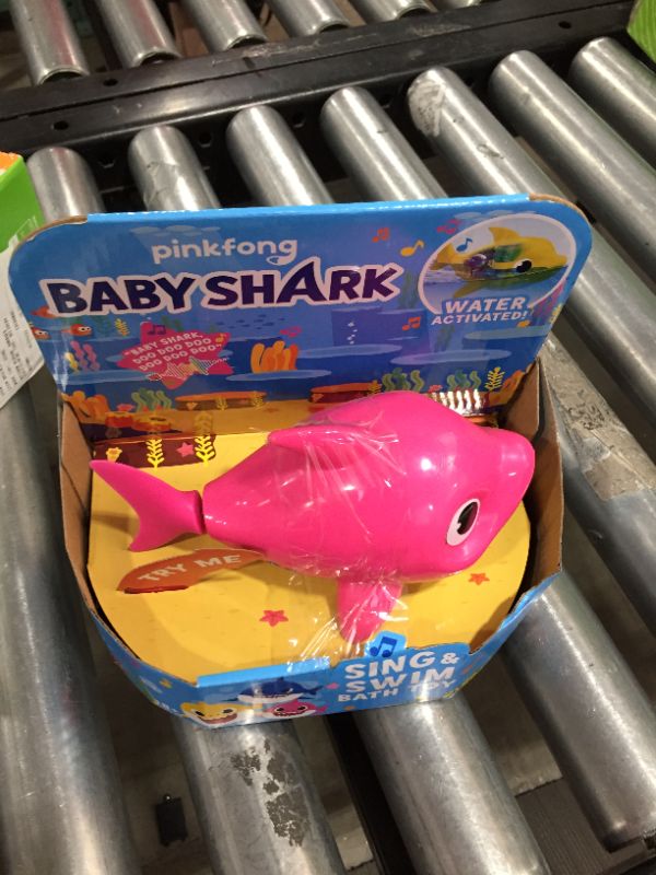 Photo 2 of Zuru Robo Alive Zuru Robo Alive Baby Shark Bath Toy in Pink
