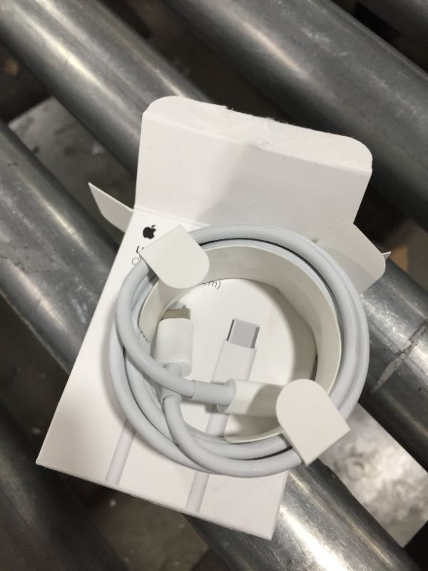 Photo 2 of Apple USB-C Charge Cable (2m)
