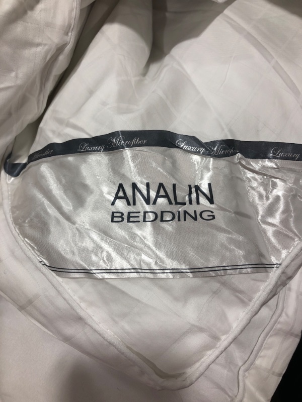 Photo 1 of ANALIN Extra Thick Mattress Topper, Plush 3 Inch Down Alternative Fiber Soft and Breathable 300TC Cotton Percale Cover -?Twin Size?
