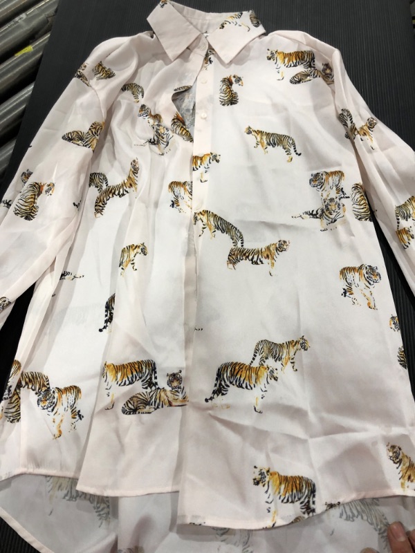 Photo 1 of  DRESS SHIRT
MEDIUM
TIGER