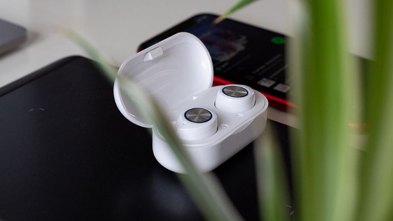 Photo 1 of beatbuds pro earbuds, white