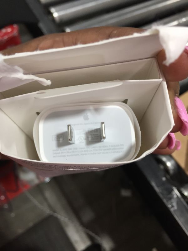 Photo 2 of Apple USB-C Power Adapter 20W - 1.0
