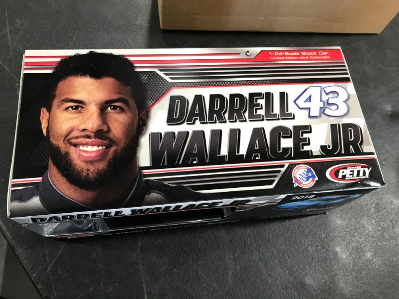 Photo 3 of 2018 Lionel Darrell (Bubba) Wallace Jr #43 NASCAR Racing Experience Color Chrome
