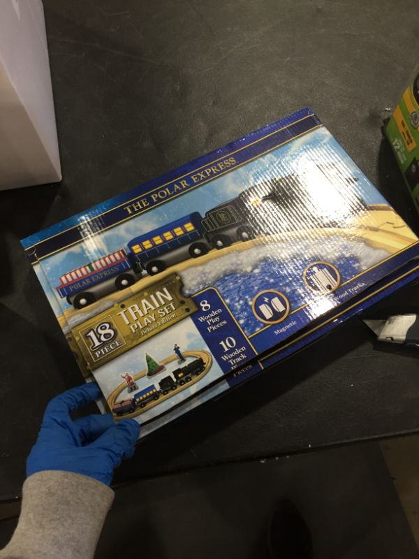 Photo 3 of THE POLAR EXPRESS COMPLETE TRAIN PLAY SET
