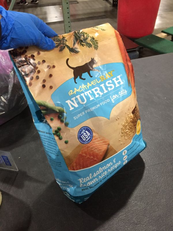 Photo 1 of Rachael Ray Nutrish Super Premium Dry Cat Food with Real Meat & Brown Rice
Flavor Name:Salmon & Brown Rice
Size:6 Pound (Pack of 1) BB 02 19 2022