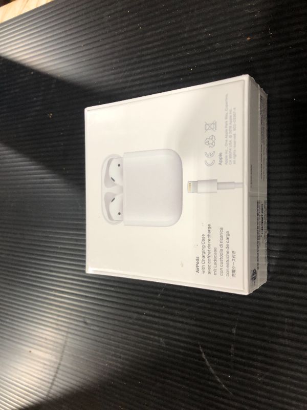 Photo 4 of Apple - AirPods with Charging Case (2nd generation) - White