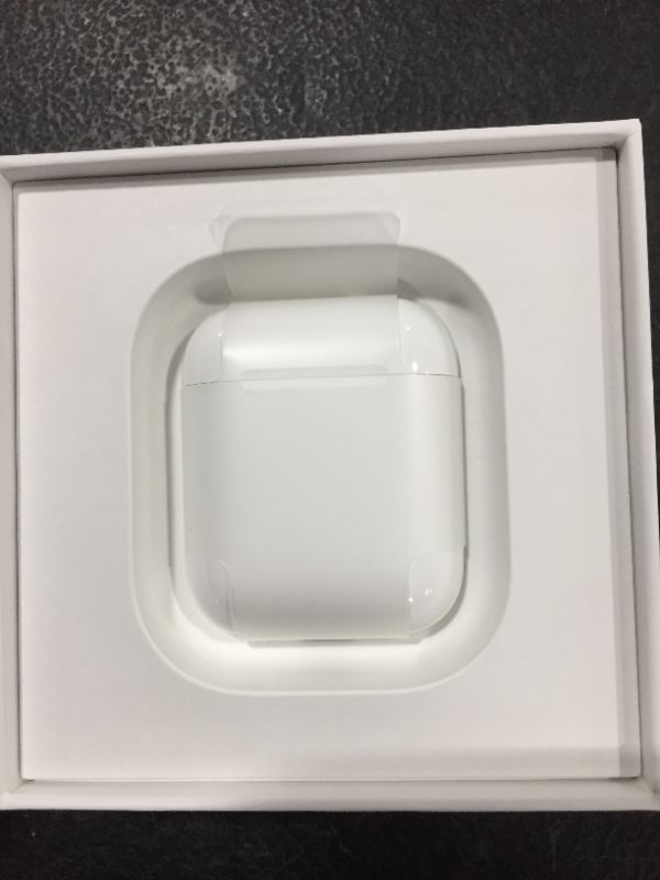 Photo 2 of Apple AirPods (2nd Generation)
