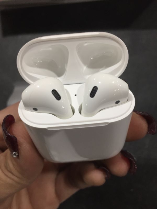 Photo 1 of Apple AirPods (2nd Generation)
