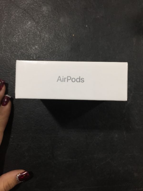 Photo 1 of Apple AirPods (2nd Generation)
