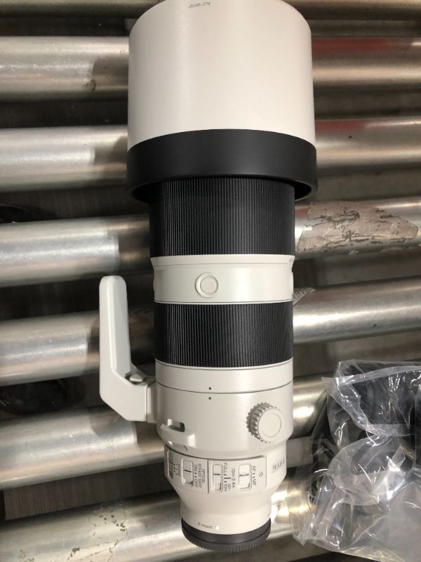 Photo 4 of Sony FE 200-600mm F5.6-6.3 G OSS Super Telephoto Zoom Lens (SEL200600G)