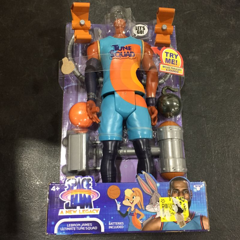 Photo 2 of Space Jam Deluxe Lebron James Big Fig