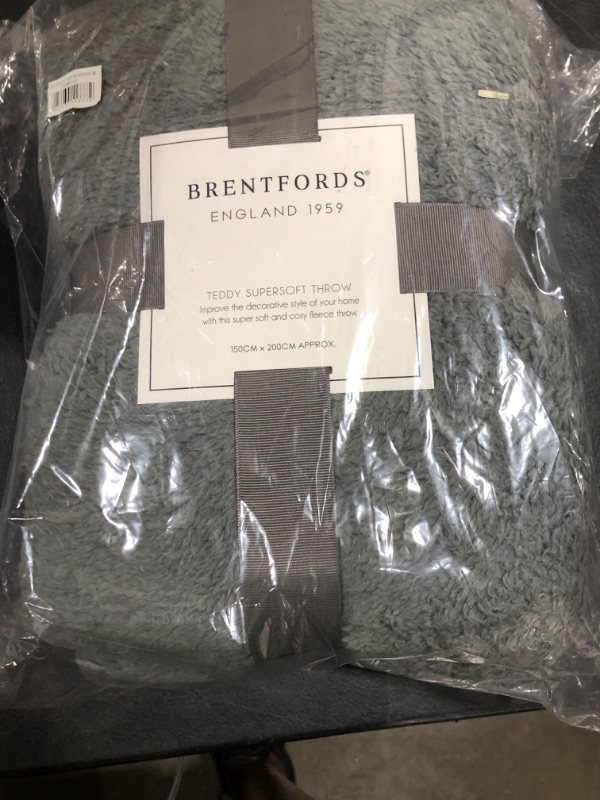 Photo 2 of Brentfords Teddy Fleece Blanket Large Throw Over Bed Plush Super Soft Warm Sofa Bedspread, Silver Grey - 60" x 78"
