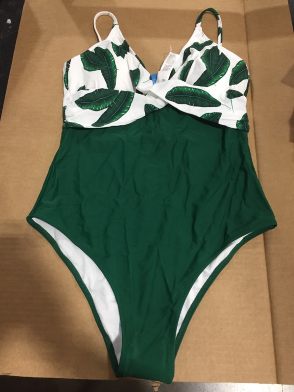 Photo 2 of CUPSHE Banana Leaf Twist-Front One Piece Swimsuit (XL)
