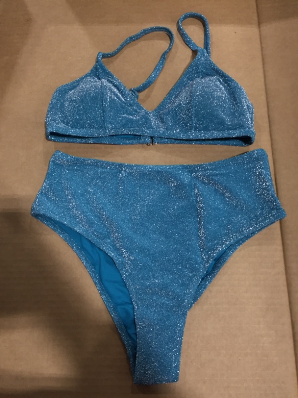 Photo 2 of CUPSHE Estelle Shimmery Back Hook Bikini (M)
