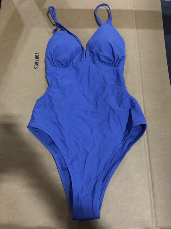 Photo 2 of CUPSHE Kasey Cutout Back One Piece Swimsuit (M)
