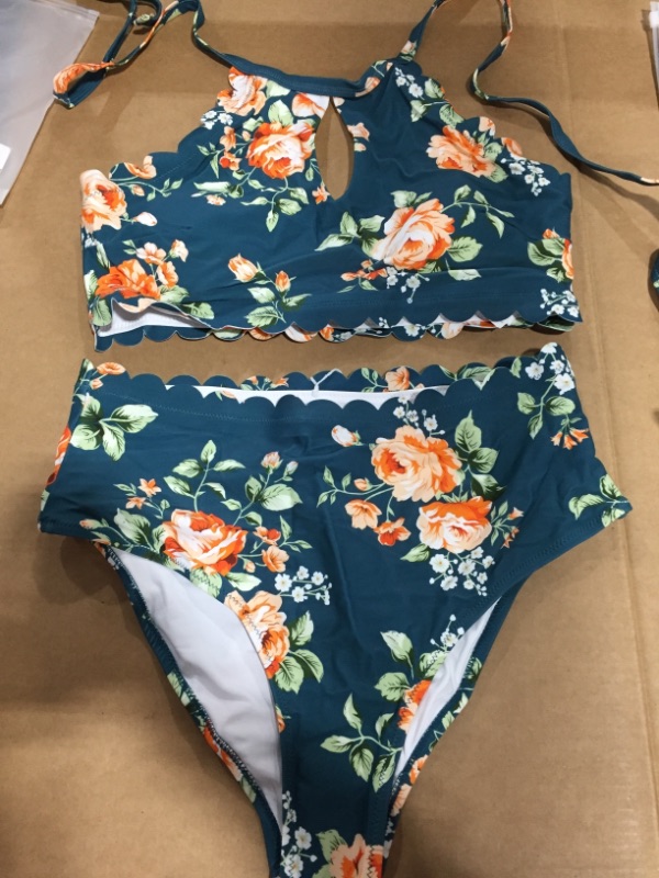 Photo 2 of CUPSHE Teal Floral Scalloped Bikini (L)
