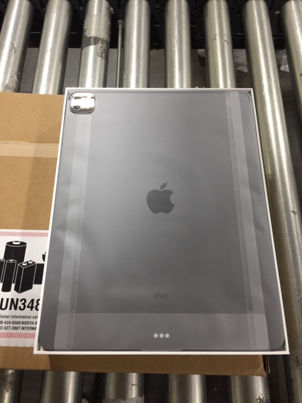 Photo 3 of 2021 Apple 12.9-inch iPad Pro (WiFi, 512GB) - Space Gray
