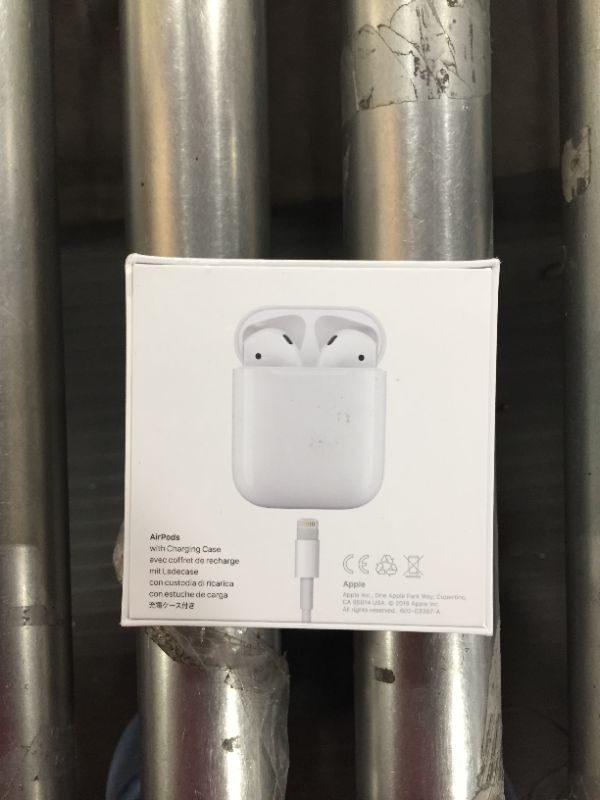 Photo 3 of Apple AirPods (2nd Generation)
