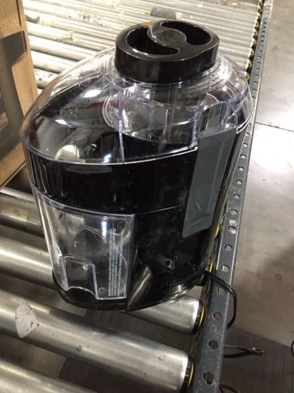 Photo 2 of BLACK+DECKER 400-Watt Fruit and Vegetable Juice Extractor, Black, JE2200B