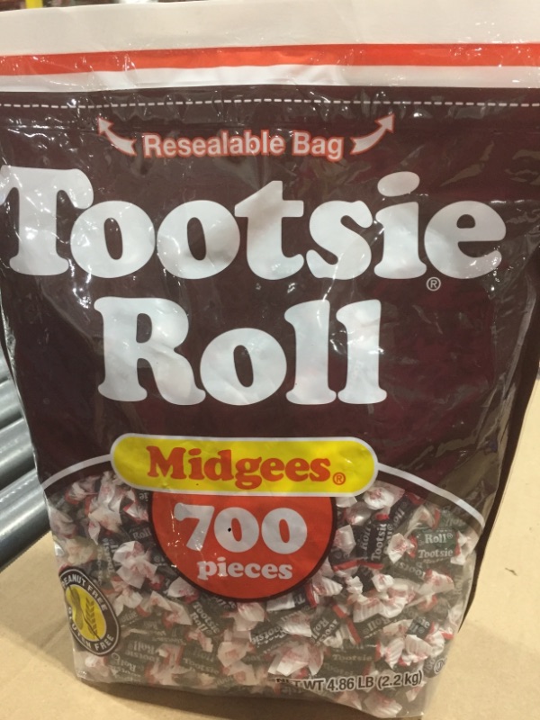 Photo 2 of Tootsie Roll Chocolatey Twist Midgees Resealable Standup Bag, Peanut Free, Gluten Free original, 77.76 Ounce- BEST BY 05/2022
