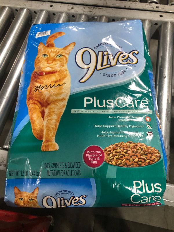Photo 1 of 9Lives Dry Cat Food  **BEST IF BY:05/07/2022**

