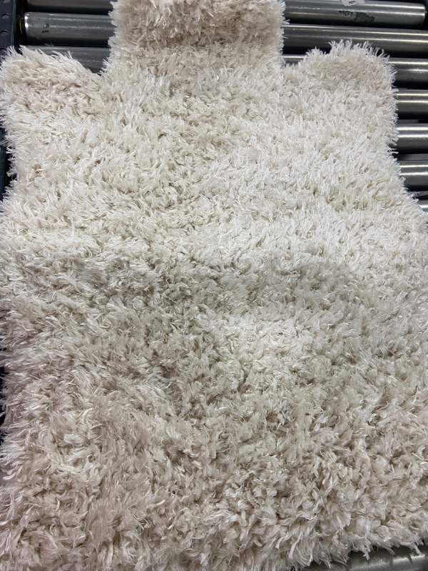 Photo 1 of 24*36in White Abstract Shaped Carpet