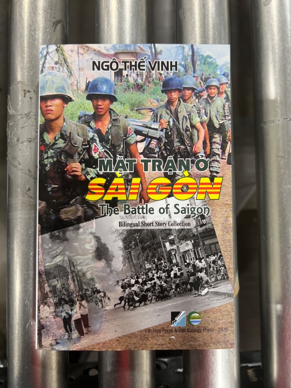 Photo 2 of  the Battle of Saigon (Vietnamese/English) Book 