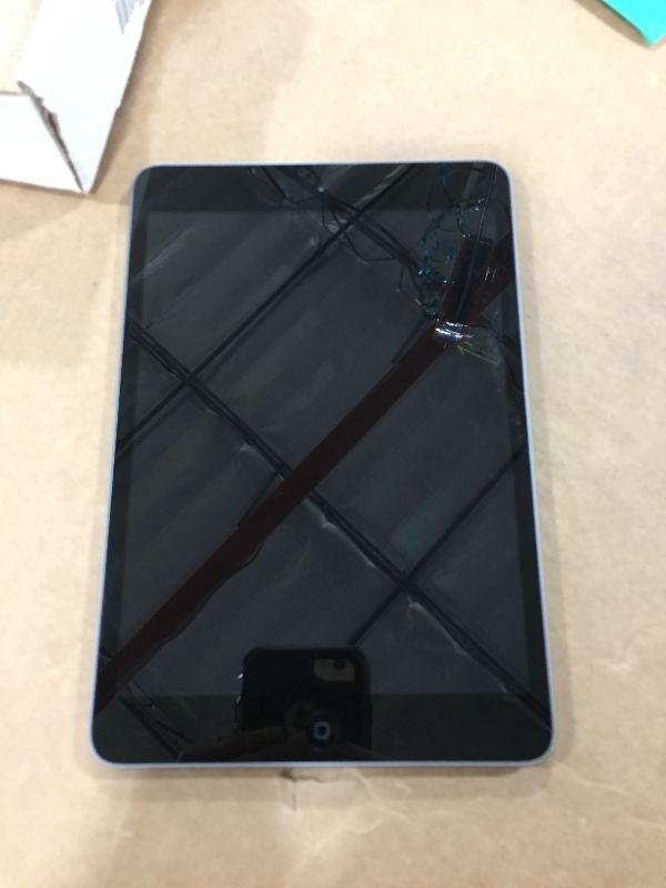 Photo 2 of iPad Mini 2 Space Gray 16GB Wi-Fi Only OpenBox A-Graded