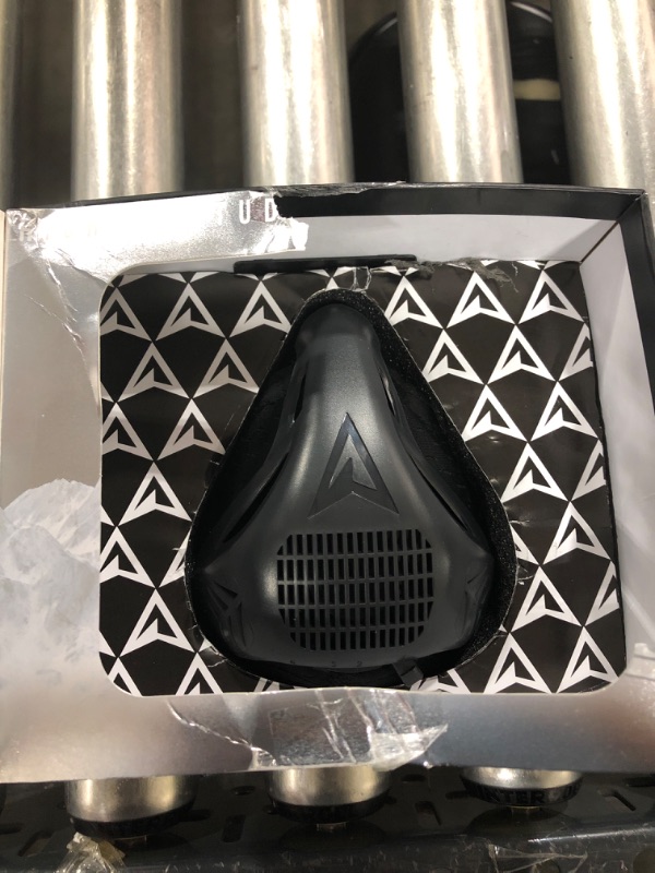 Photo 1 of Adurance Training Workout Mask, 4 Breathing Oxygen High Altitude Training Mask Exercise Device