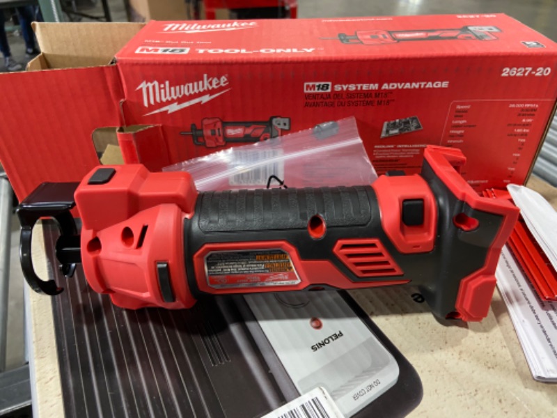 Photo 2 of Milwaukee 2627-20 M18 18-Volt Lithium-Ion Cordless Cut Out Tool Bare Tool
