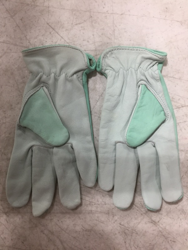 Photo 2 of DIGZ WOMEN'S TEAL GOAT LEATHER GLOVES. SIZE MEDIUM. NEW WITHOUT TAGS.